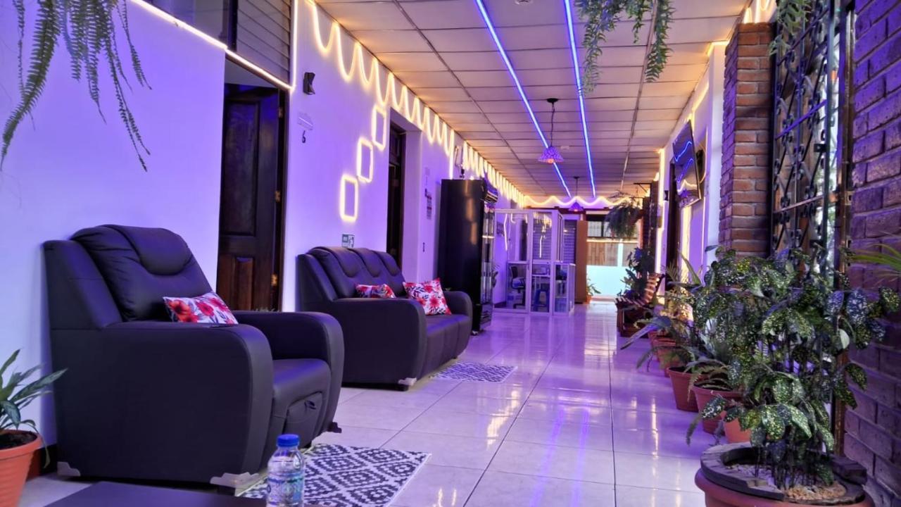 Hotel Kamelot Parque Central Quetzaltenango Exterior foto