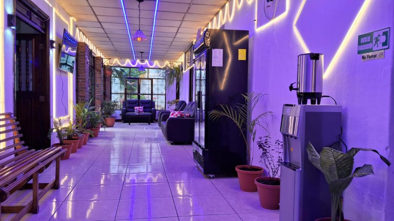 Hotel Kamelot Parque Central Quetzaltenango Exterior foto
