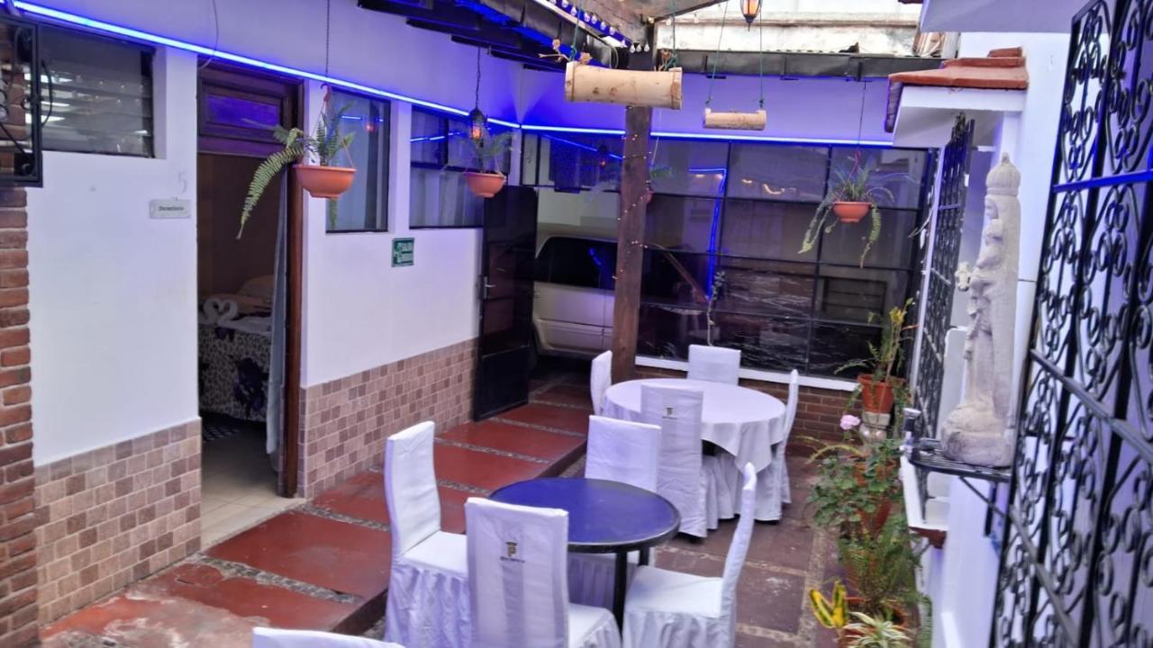 Hotel Kamelot Parque Central Quetzaltenango Exterior foto