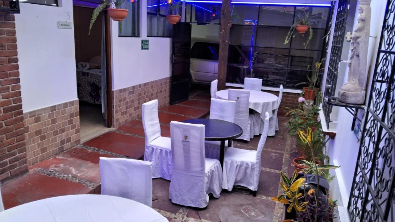 Hotel Kamelot Parque Central Quetzaltenango Exterior foto