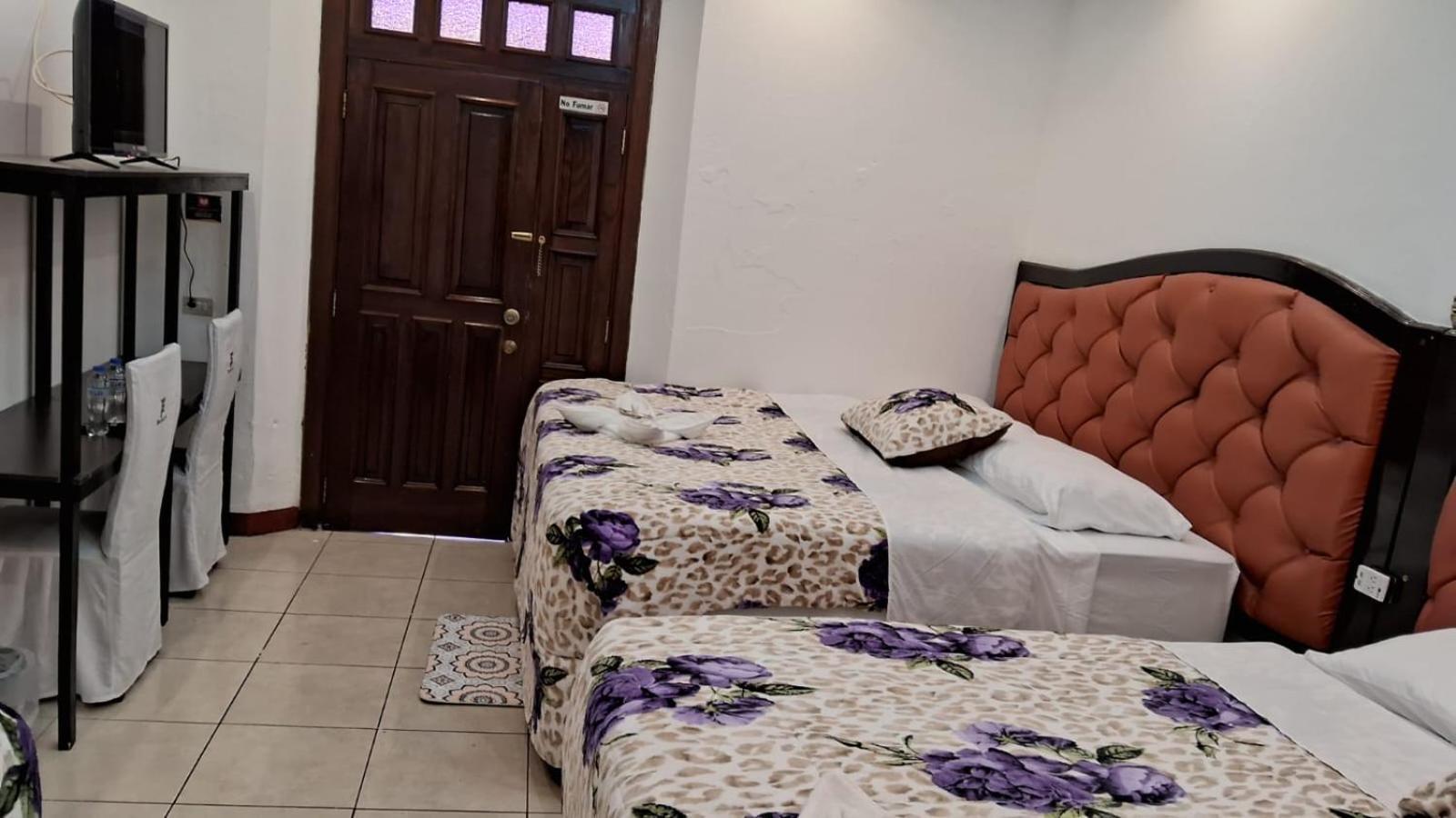 Hotel Kamelot Parque Central Quetzaltenango Exterior foto