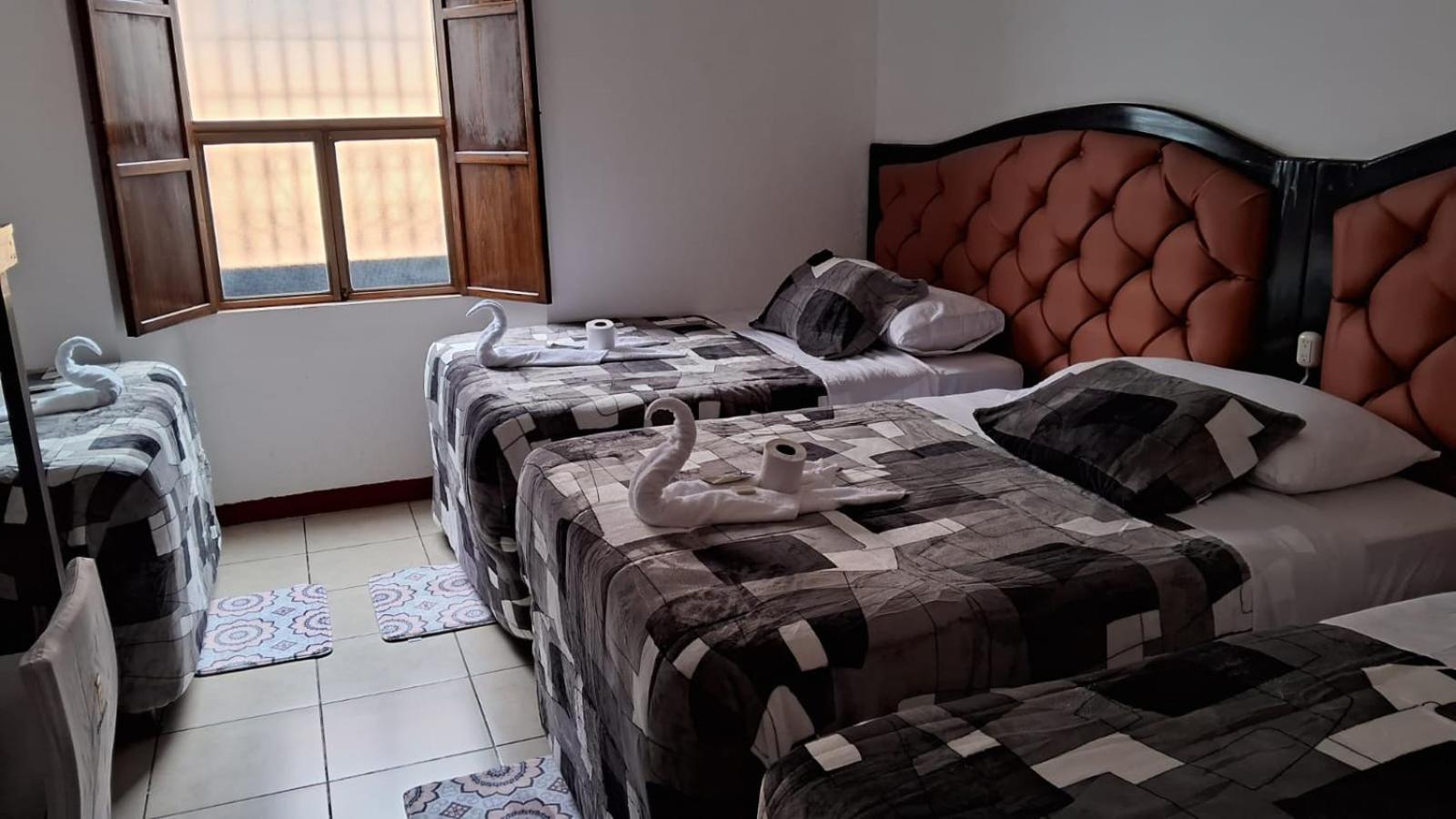 Hotel Kamelot Parque Central Quetzaltenango Exterior foto
