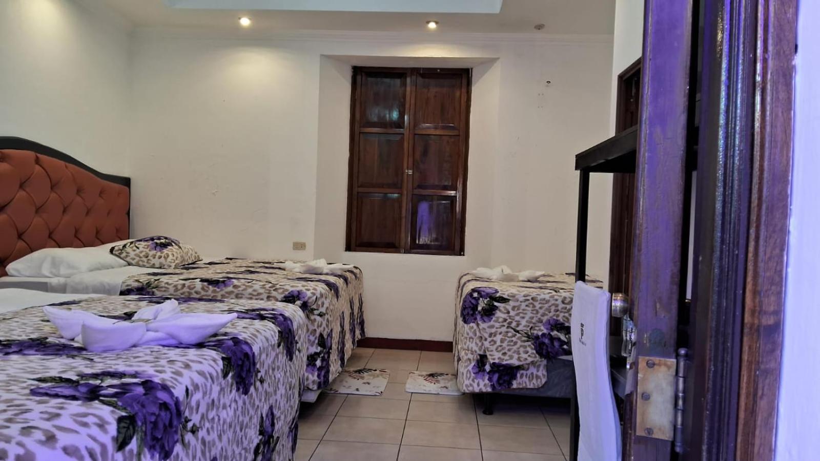 Hotel Kamelot Parque Central Quetzaltenango Exterior foto