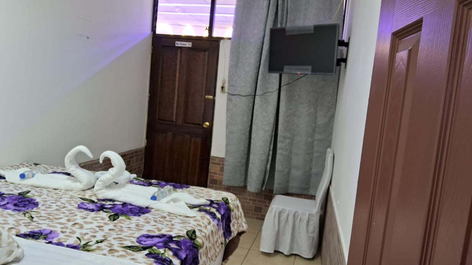 Hotel Kamelot Parque Central Quetzaltenango Exterior foto